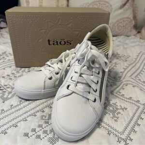 Taos Footwear White Women's Sneakers size 11